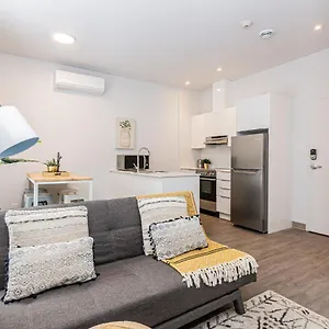 New And Perfectly Located 1 Bedroom By Den Appartement Montréal