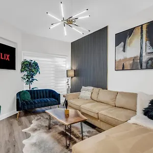  Holiday home Lavish On Scenic Mountain - King Bed Canada